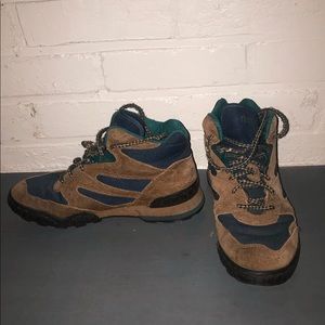 Vintage 1980’s Reebok hiking boots